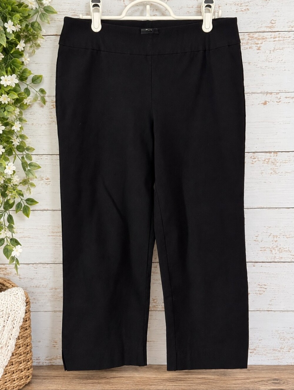 🖤 George Classic Black Straight-Leg Capri Pants – Size 10 🖤